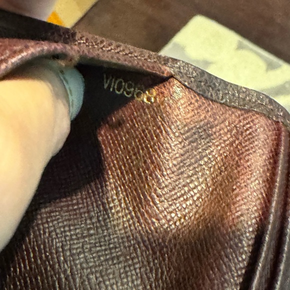 Louis Vuitton Long Brown Taiga Bi-Fold Wallet EUC - Picture 5 of 10